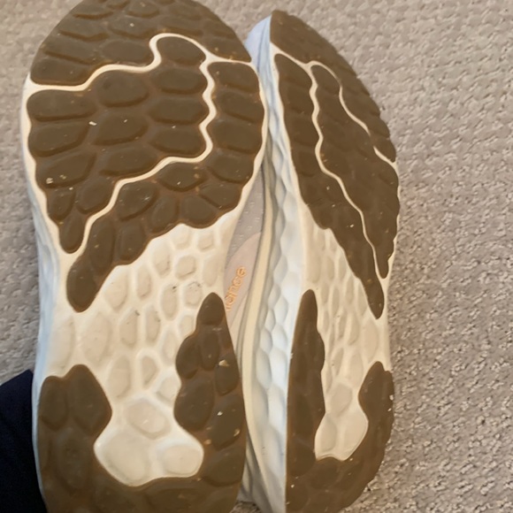 NB women’s fresh foam arishi v4 sneakers - Picture 5 of 6